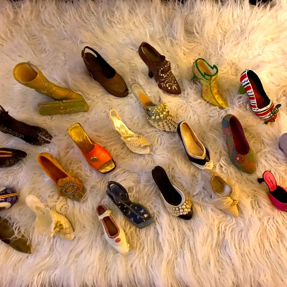25 Miniature Women’s Figurine Shoe & Purse Collection USED